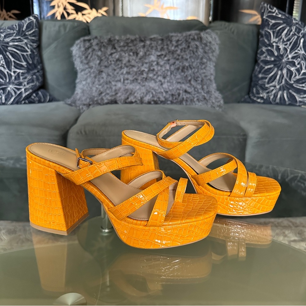 Urban Outfitters Chunky Heel Orange Size 8